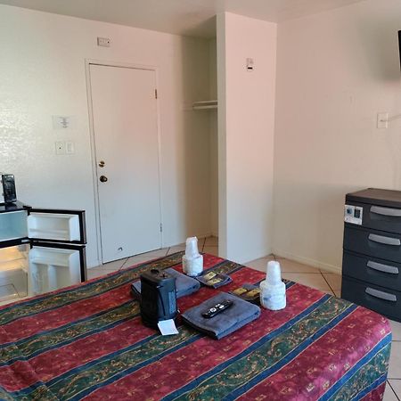 Crown Inn & Suites Spring Valley  ภายนอก รูปภาพ
